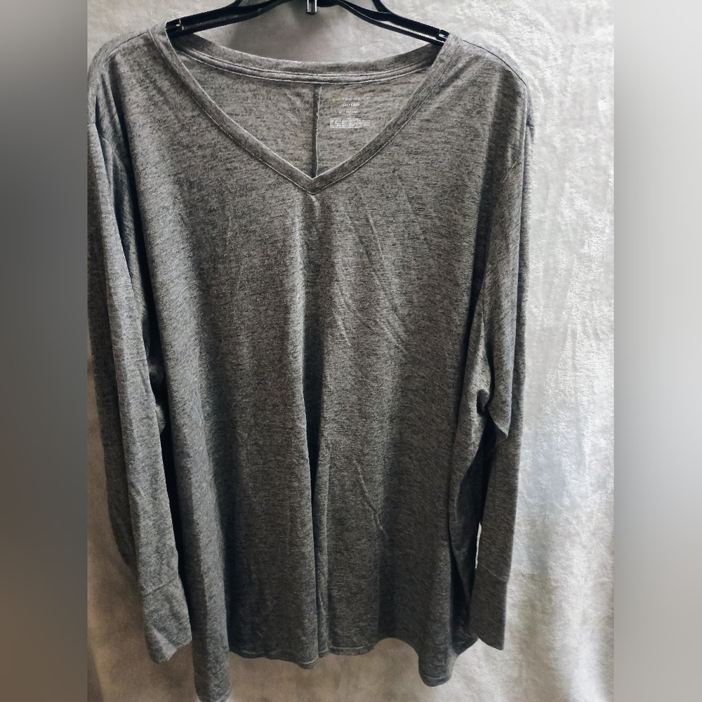 tek gear Gray Long Sleeve V-Neck tunic